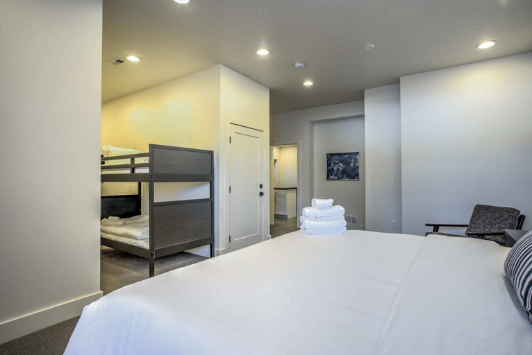 Bedroom 2, 6bd3.5ba🌟downtown Modern Luxury W/hot Tub🌟, El Paso