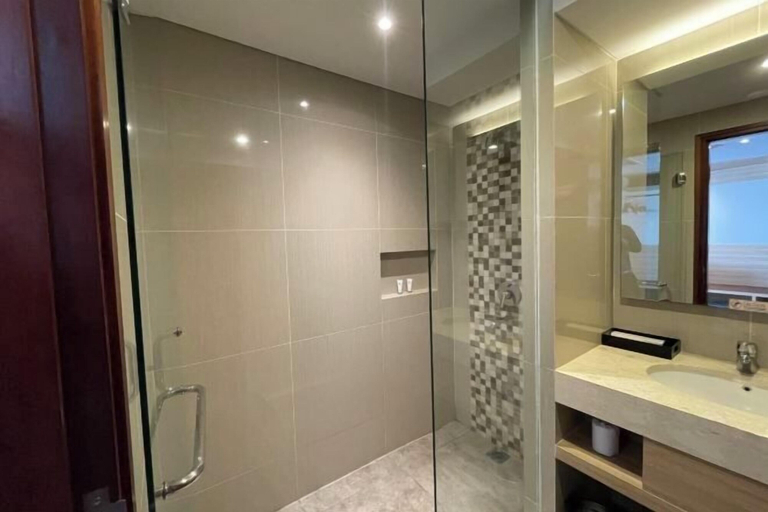 Bathroom 10