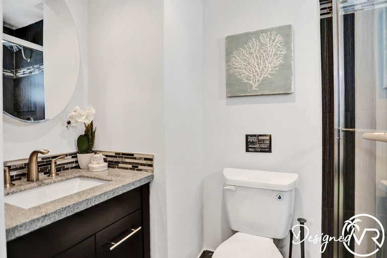 Bathroom 5, 6 BR With Heated Pool Close to Beach, Broward