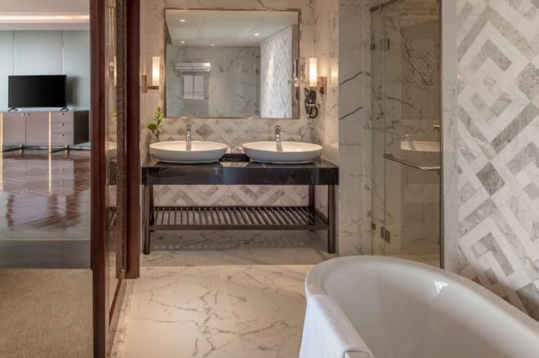 Bathroom 13