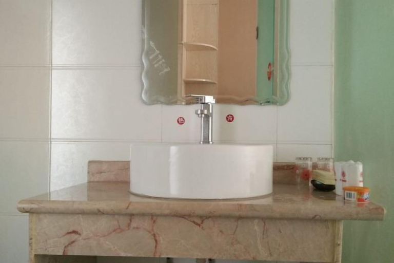Bathroom, Xianshi Business Hotel, Ngari