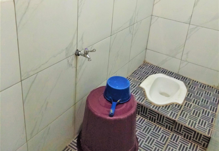 Bathroom 12