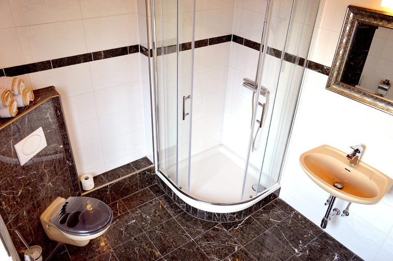 Bathroom 3, Hohe Tanne, Ansbach