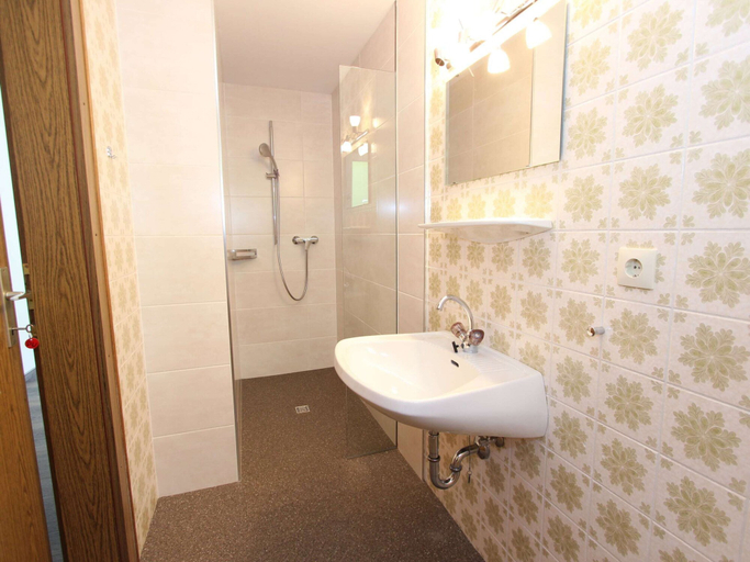 Bathroom 4, Chalet in Maria Alm Near Hochkonig Ski Lift, Zell am See
