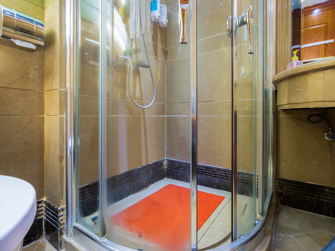 Bathroom 12
