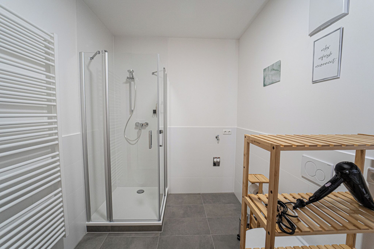 Bathroom 4, LUXOMES: Vilshofen Altstadt Apartments, Passau