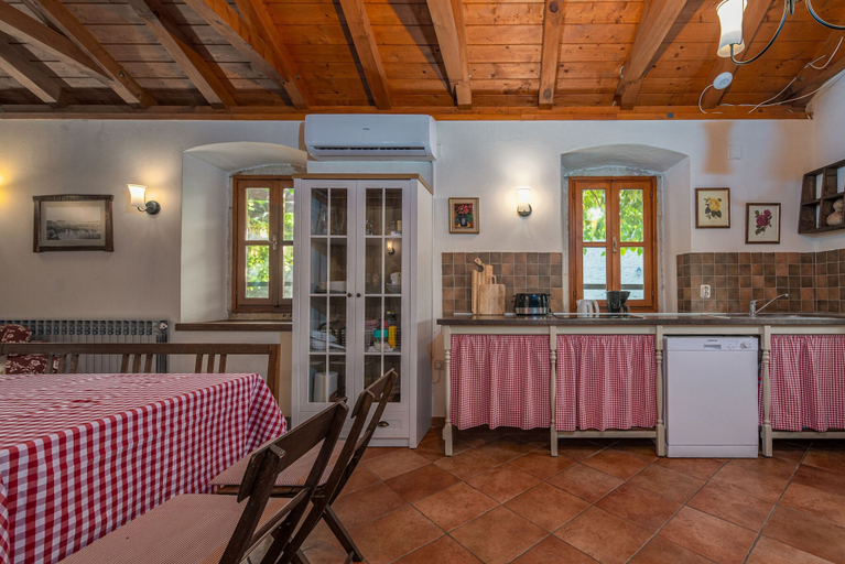 Food & Drinks, Villa Oak, Benkovac