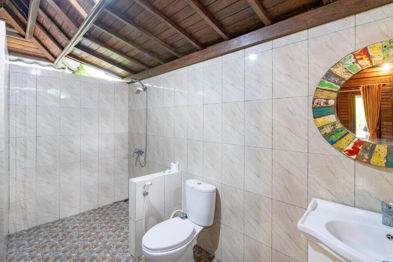 Bathroom 4, Raira Villas Lembongan, Klungkung