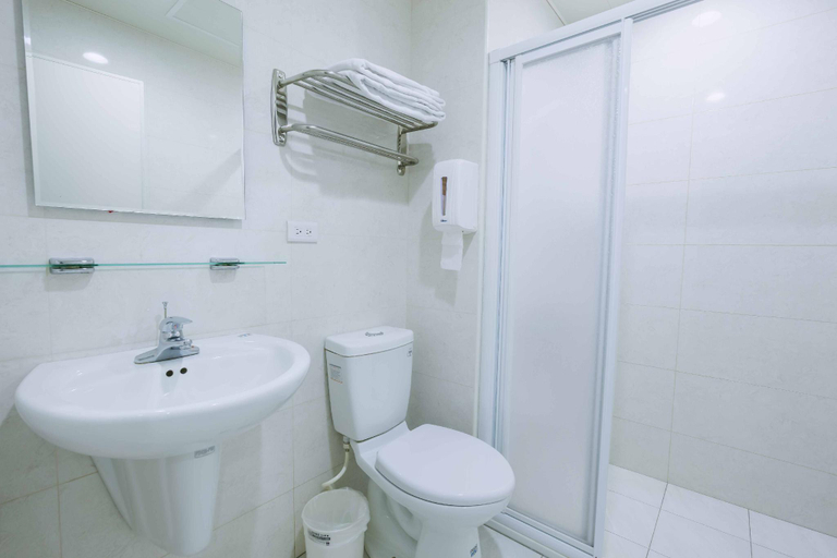 Bathroom 3, Mei Ti Hotel, Taoyuan