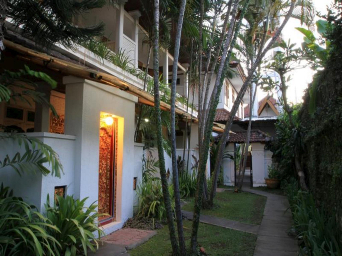Exterior 5