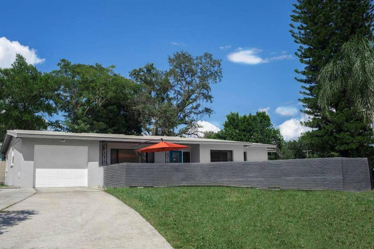 Exterior & Views, Gulf Breeze Villa Home King Bed Pet Friendly, Hillsborough