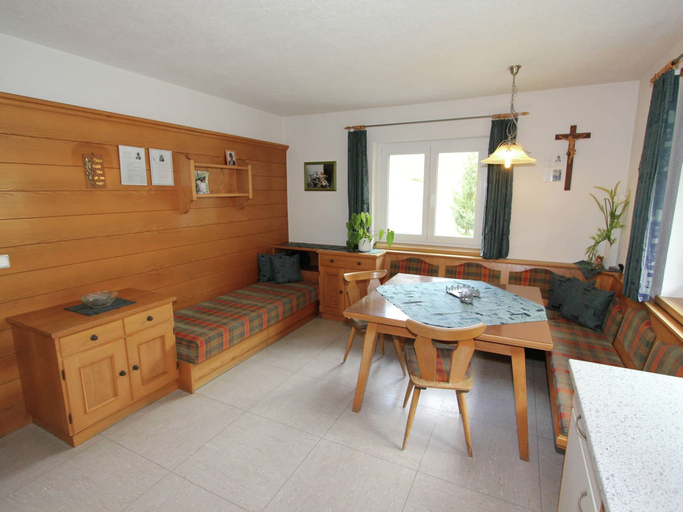 Others 4, Cozy Apartment in Ausservillgraten, Lienz