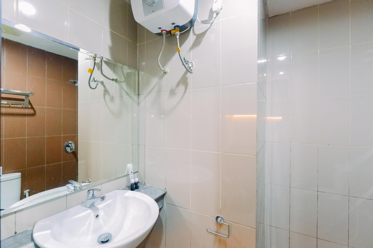 Bedroom 3, Well Furnished and Cozy 1BR Apartment Atlanta Residences By Travelio, Depok