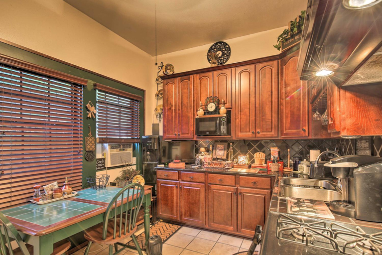 Others 2, San Antonio Rental w/ Courtyard: Walk to Riverwalk, Bexar