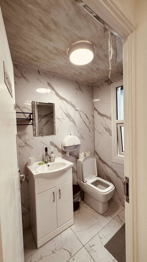 Bathroom 3, Sterling House B&B Heathrow, London