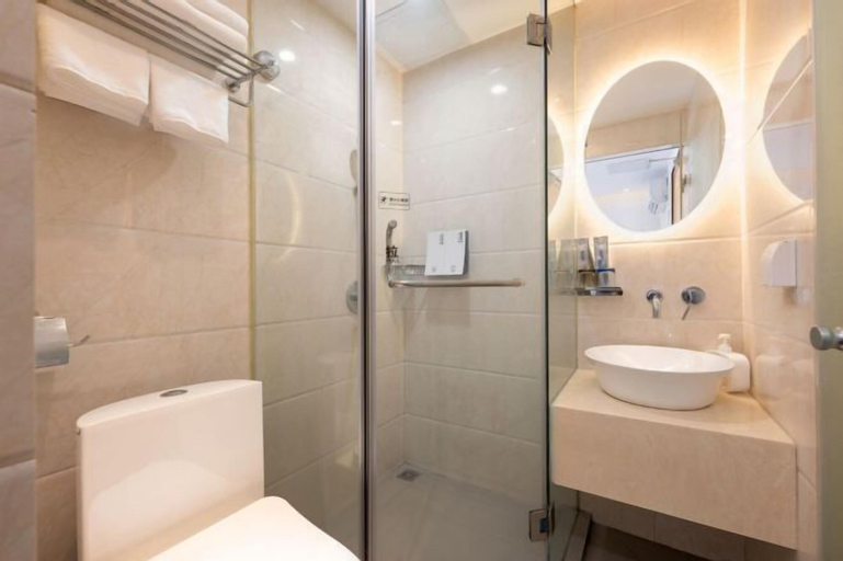 Bathroom 10