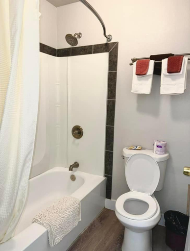 Bathroom, Sundown Lodge, Eureka