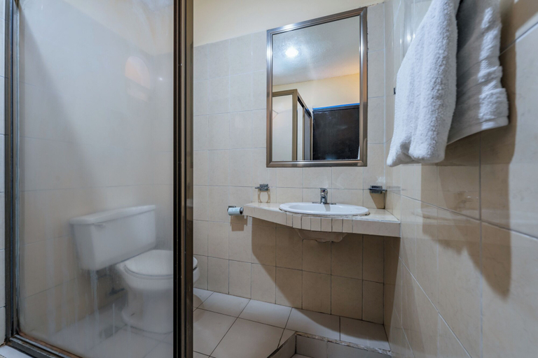 Bathroom 4, Hotel Plaza Mirador Ciudad del Carmen, Carmen