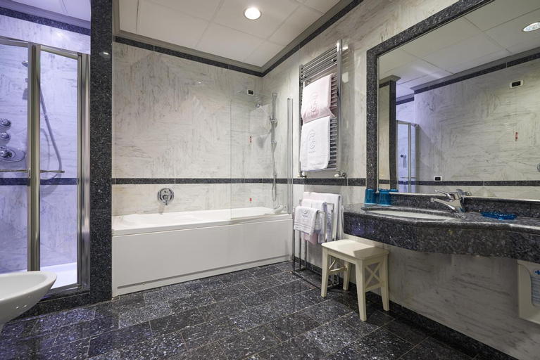 Bathroom 24
