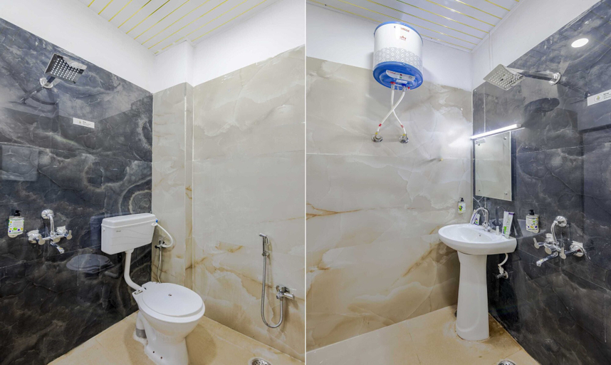 Bathroom, Treebo Saffron, Lucknow