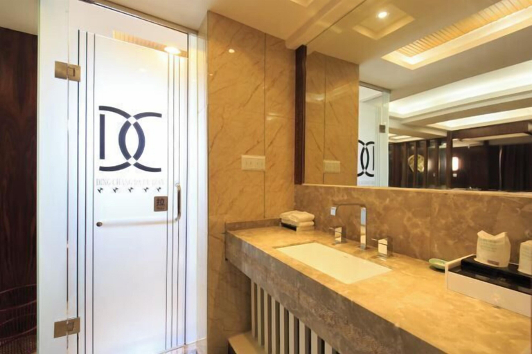 Bathroom 4, Ding Chang Hotel, Laibin