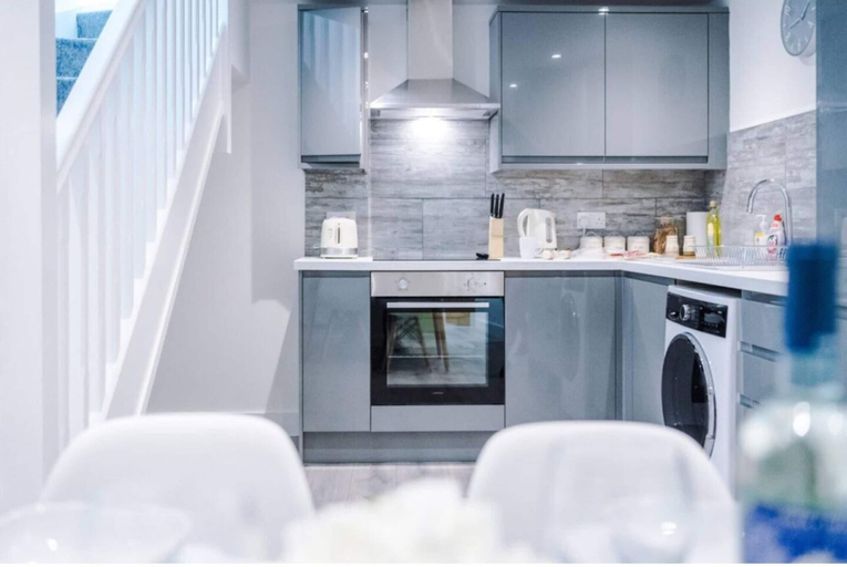 Private kitchen 2, Imperial War Museum North Two-bedroom by Belvilla, Salford