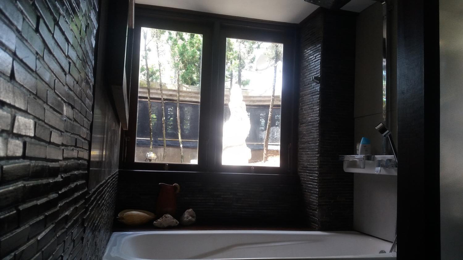 Bathroom 4, The Dream Home Villas, Denpasar