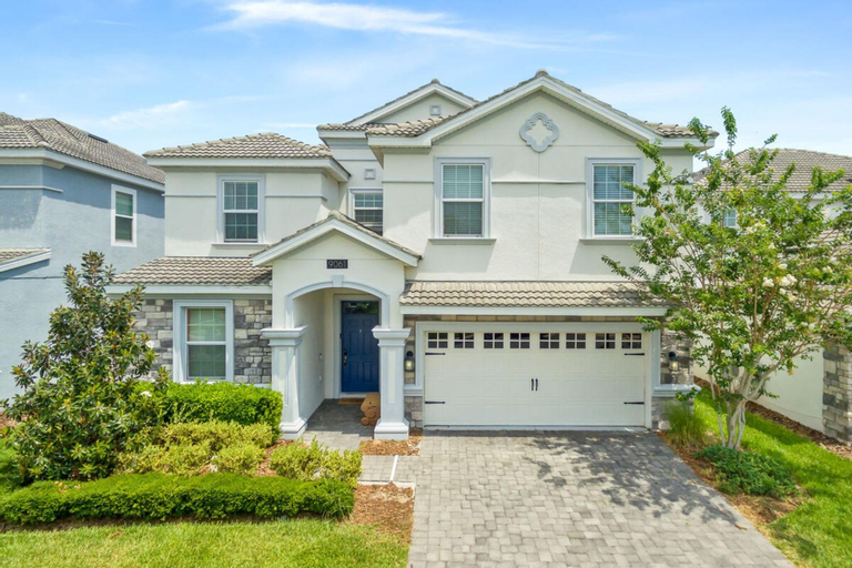 Champion Gates Welcomes Multi-Family and Groups to Enjoy Our Spacious Rooms, Osceola