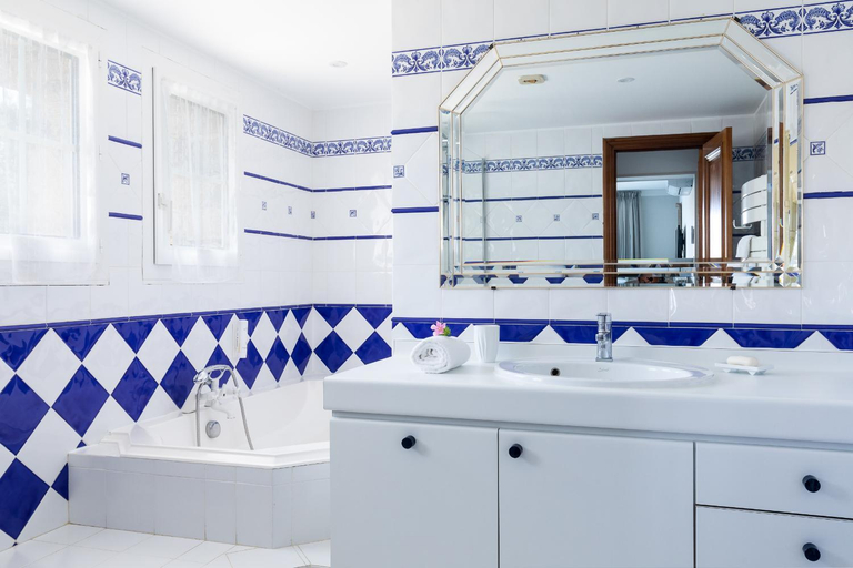 Bathroom 2, VILLA CALA ROSSA, Haute-Corse
