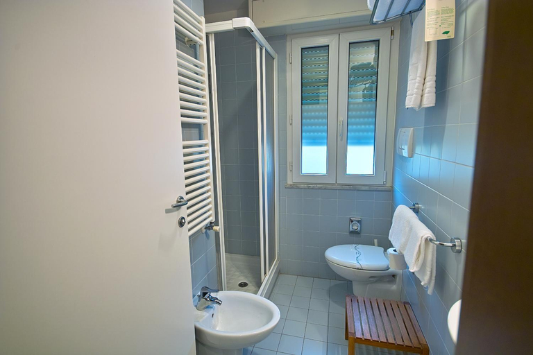 Bathroom 13