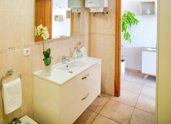 Bathroom 5, Lago Dorado, Baleares
