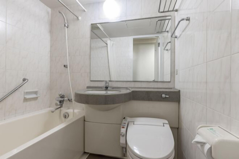 Bathroom 16