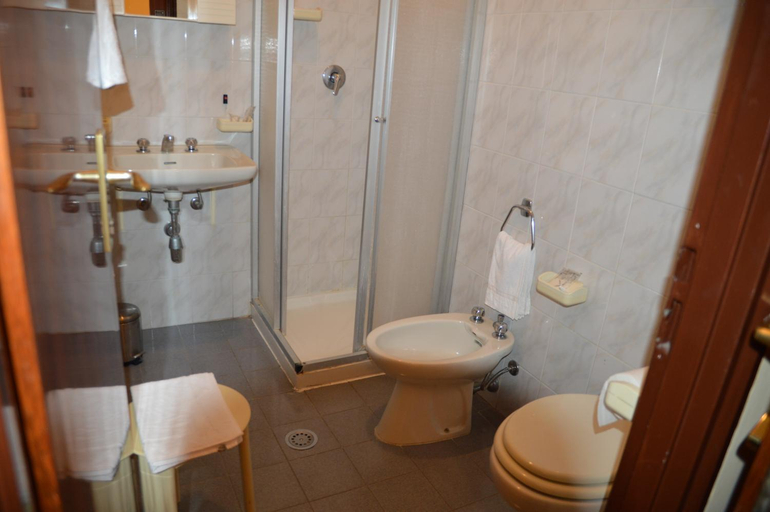Bathroom 4, Hotel Virgilio, Vibo Valentia