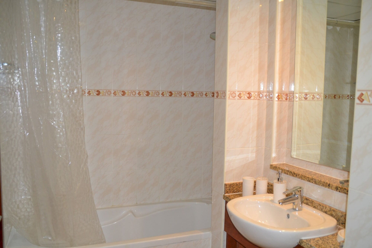 Bathroom 4, Delightful Lake View 1 Bedroom in JLT, Dubai