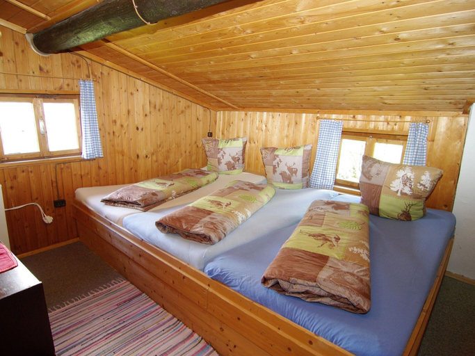 Room 4, Quaint Mountain Hut in Hippach With Garden and Barbeque, Schwaz