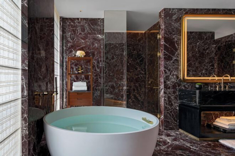 Bathroom 10