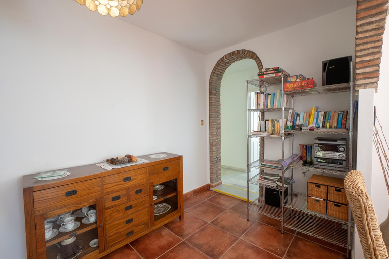 Shared lounge/TV area 2, Private Heated Pool, Jacuzzi & 1225m2 garden in Villa Cipreses, Málaga
