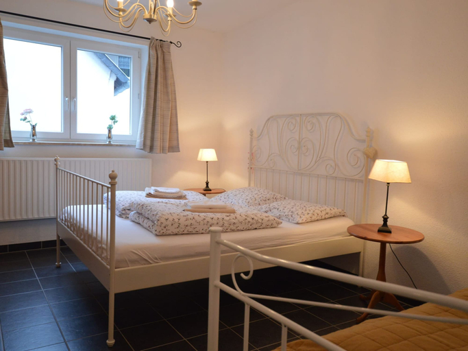 Bedroom 3, A Modern Holiday Home for 2-5 People River Mosel, Cochem-Zell