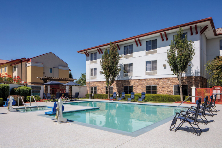 Exterior & Views 2, Holiday Inn Express and Suites Turlock by IHG, Stanislaus
