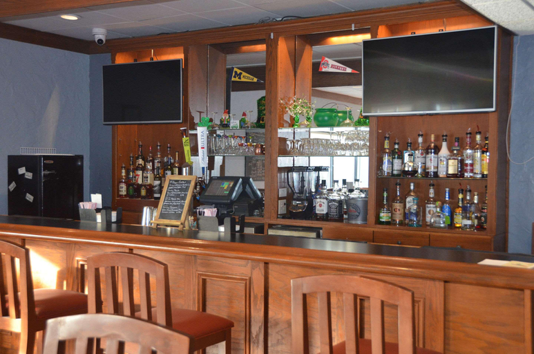 Food & Drinks 5, Quality Inn Perrysburg Area, Wood
