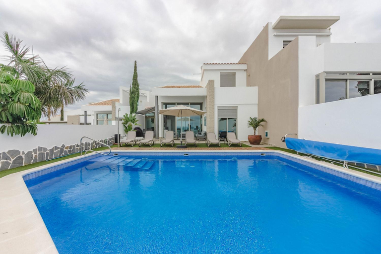 Sport & Beauty 2, Villa Isabella, Luxury Villa with Heated Pool Ocean View in Adeje, Tenerife, Santa Cruz de Tenerife