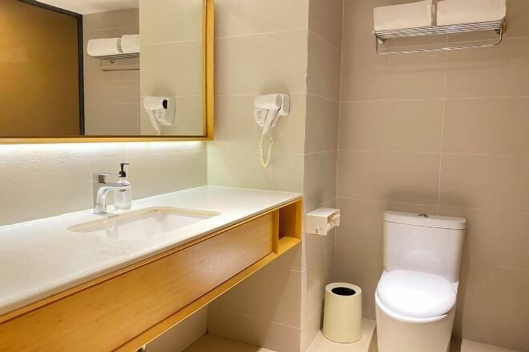 Bathroom 7
