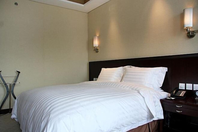Bedroom 3, Beijing International Cultural Exchange Center, Beijing