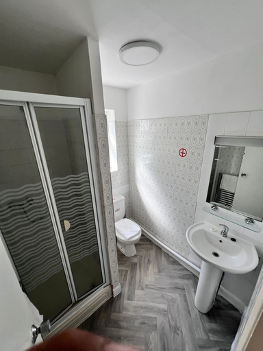 Bathroom 3, Swan Lake Hotel, Lincolnshire