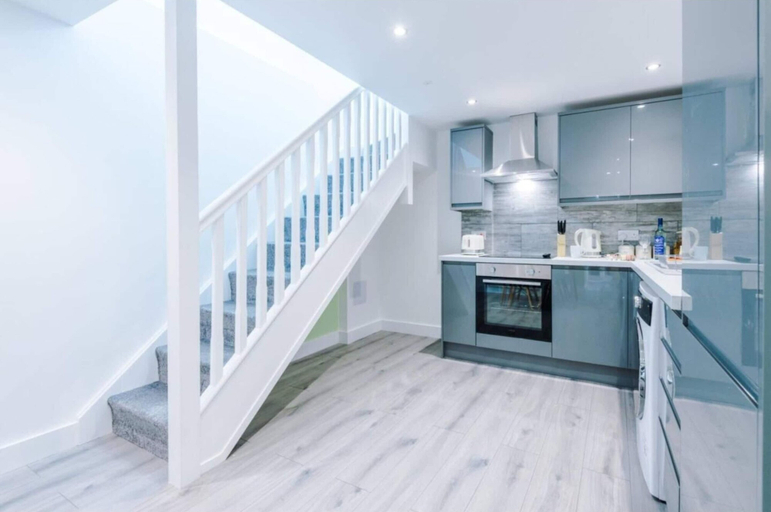 Private kitchen 3, Imperial War Museum North Two-bedroom by Belvilla, Salford