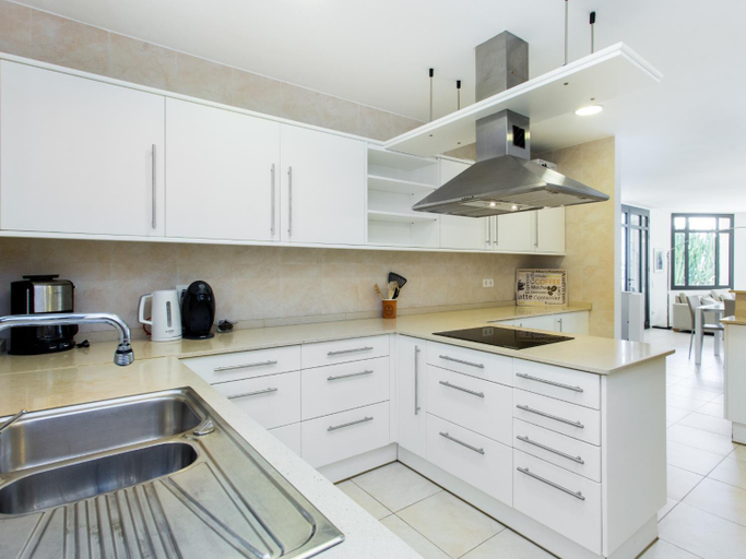 Others 5, TarracoHomes, Villa with Botanic Garden and Private Pool facing the Beach, Tarragona