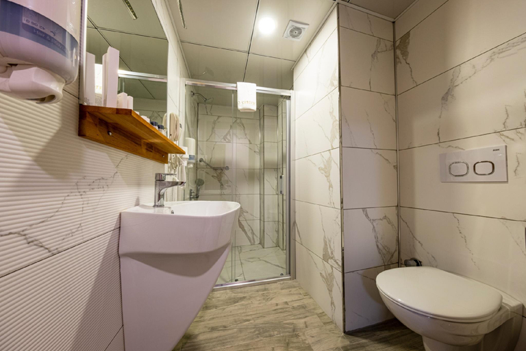 Others 3, Madeen City Hotel, Merkez