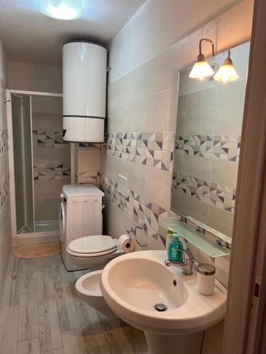 Bathroom 2, MARIS Apartments - Holiday Homes, Sassari
