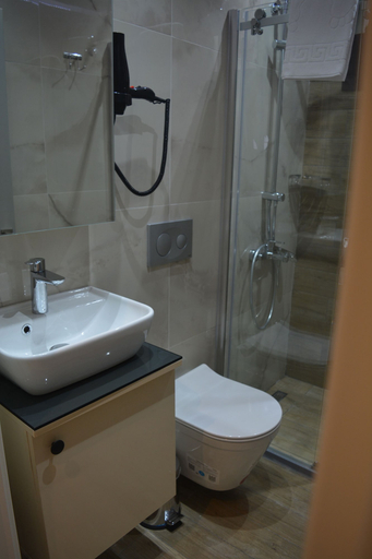 Bathroom 5, Garden Elisa Hotel, Fatih