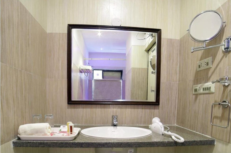 Bathroom 2, Hotel Devansh with garden and rooftop bar, Udaipur